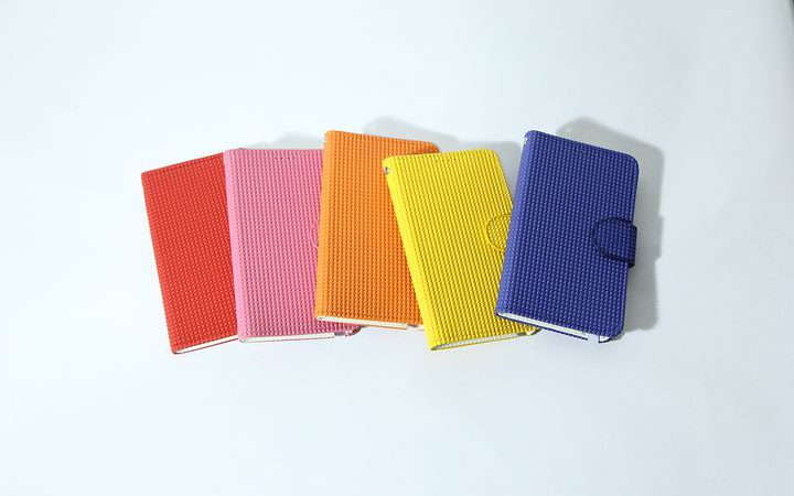 Pokrowce na najpopularniejsze modele telefonów ze sklepu Etui GSM PUFFS