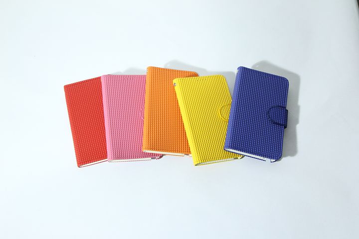 Pokrowce na najpopularniejsze modele telefonów ze sklepu Etui GSM PUFFS